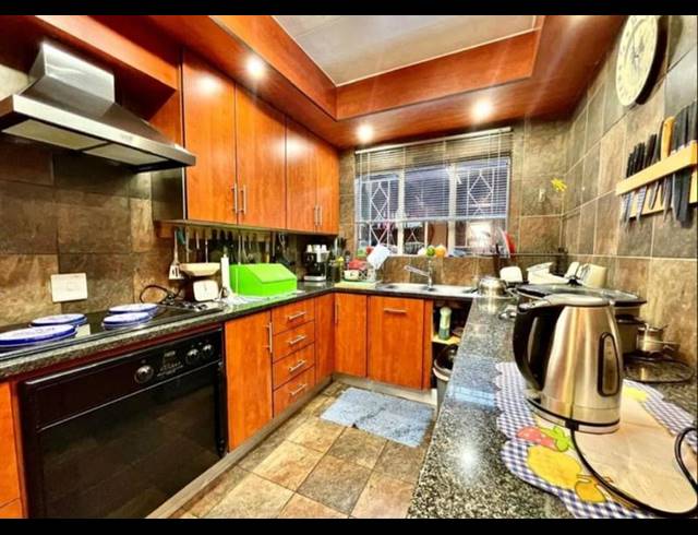 2 BEDROOM TOWNHOUSE FOR SALE IN SOUTH CREST